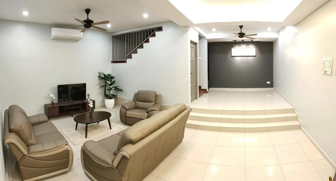 Вилла 58 Kota Laksamana - Near Jonker Street For 10 To 15 Pax Малакка 0*,  Малайзия