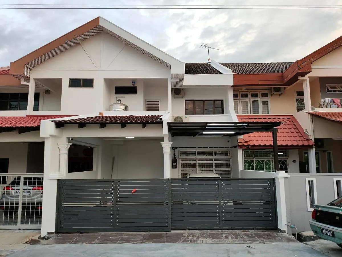Вилла 58 Kota Laksamana - Near Jonker Street For 10 To 15 Pax Малакка Дом отдыха